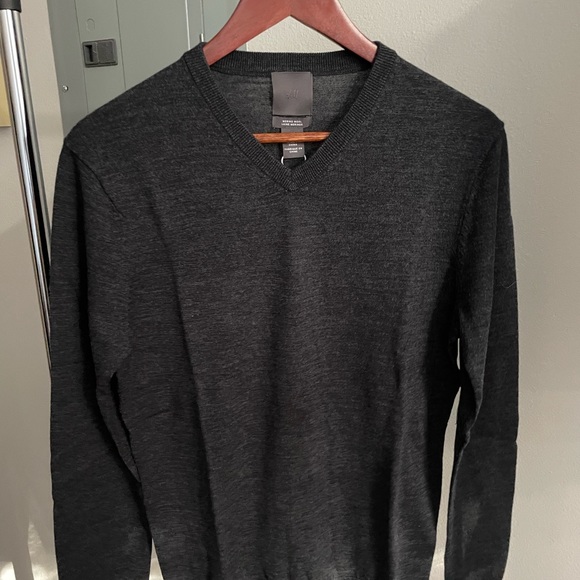 NWT H&M Merino Wool V-Neck Sweater - Picture 2 of 7